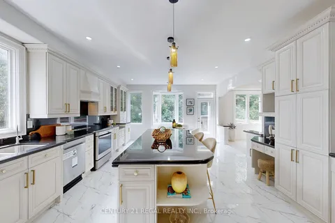 14 Fawnbrook Circ, Markham, ON L3P 7R9