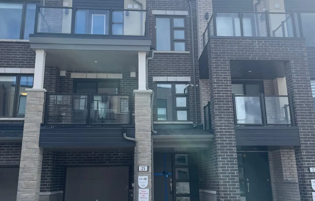 25 SCHMDIT Lane, Markham, ON L6C 3L7