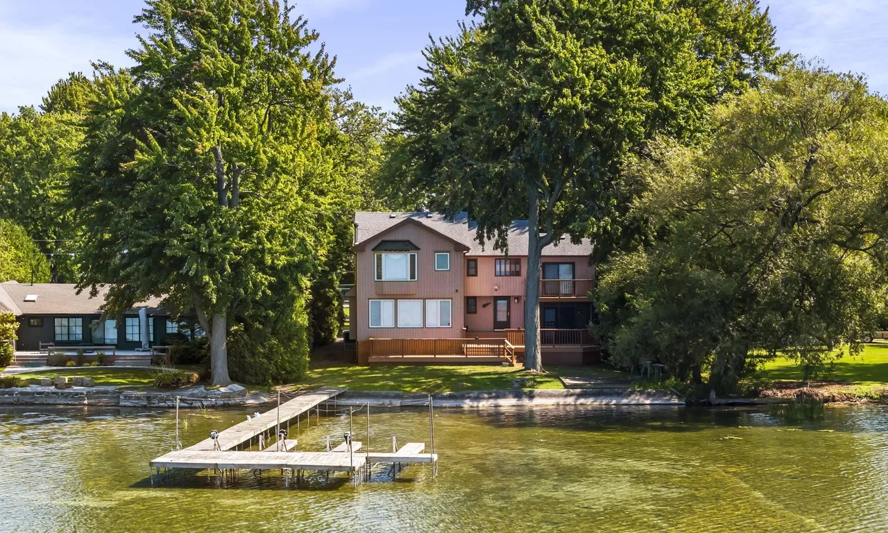 582 Duclos Point Rd, Georgina, ON L0E 1N0