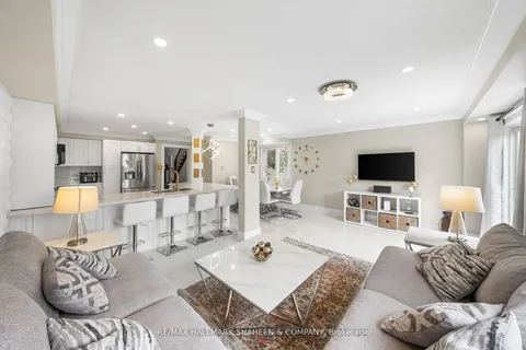 170 Banbrooke Cres, Newmarket, ON L3X 2W6
