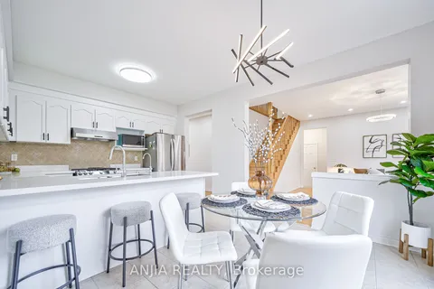 654 Fred Mclaren Blvd, Markham, ON L6E 1J3