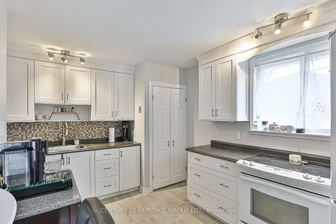 267 Silverbirch Dr, Newmarket, ON L3Y 2Z6