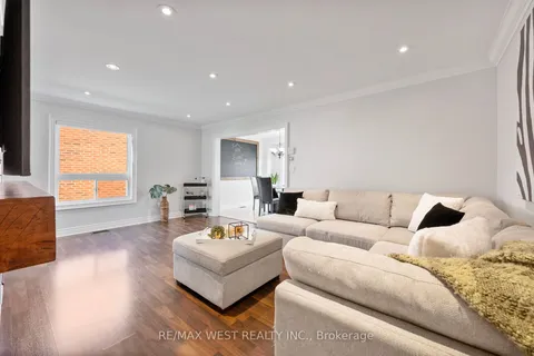 112 Rutherford Rd, Bradford West Gwillimbury, ON L3Z 0P6