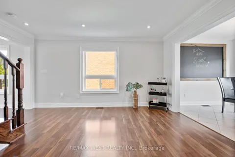 112 Rutherford Rd, Bradford West Gwillimbury, ON L3Z 0P6