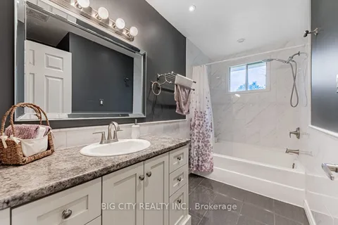 44 Garrett Dr, Georgina, ON L0E 1R0