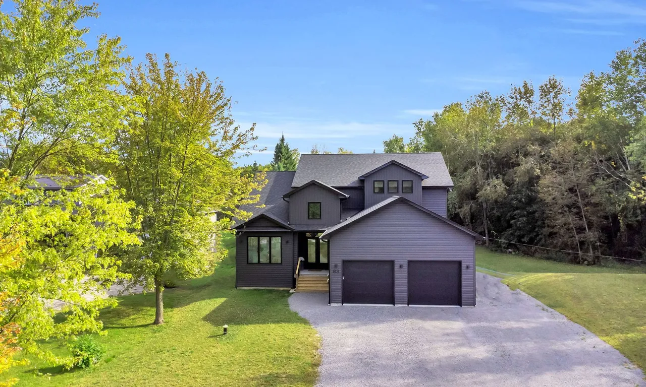 83 Rose St, Georgina, ON L0E 1R0