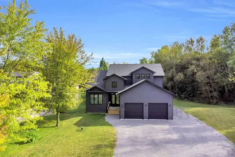 83 Rose St, Georgina, ON L0E 1R0