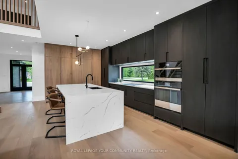 83 Rose St, Georgina, ON L0E 1R0