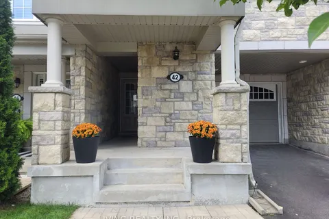 42 Stocks Lane, Aurora, ON L4G 0Y3