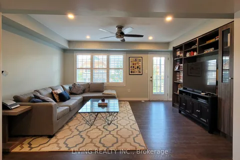 42 Stocks Lane, Aurora, ON L4G 0Y3