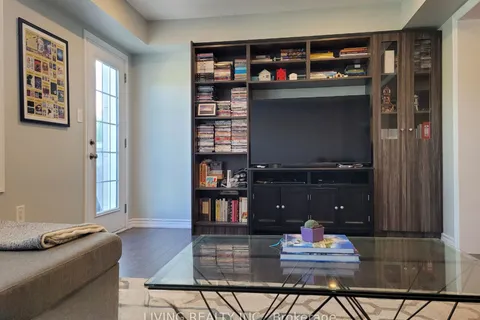 42 Stocks Lane, Aurora, ON L4G 0Y3