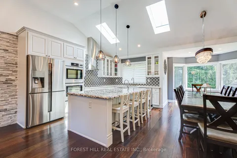 5837 Yonge St, Innisfil, ON L0L 1K0