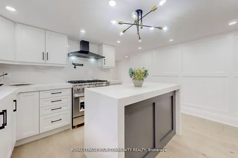 20 Mitchell Ave, Whitchurch-Stouffville, ON L4A 2X9