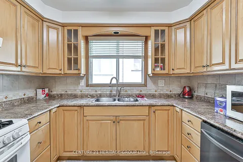 289 Richmond St, Richmond Hill, ON L4C 3Z2