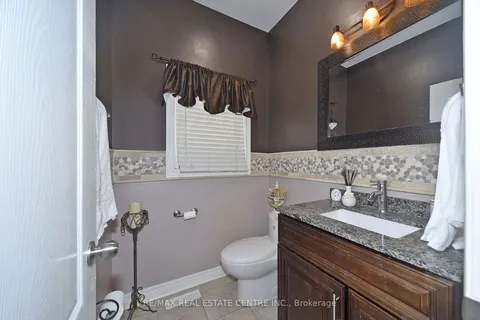 384 Highglen Ave, Markham, ON L3S 4J3