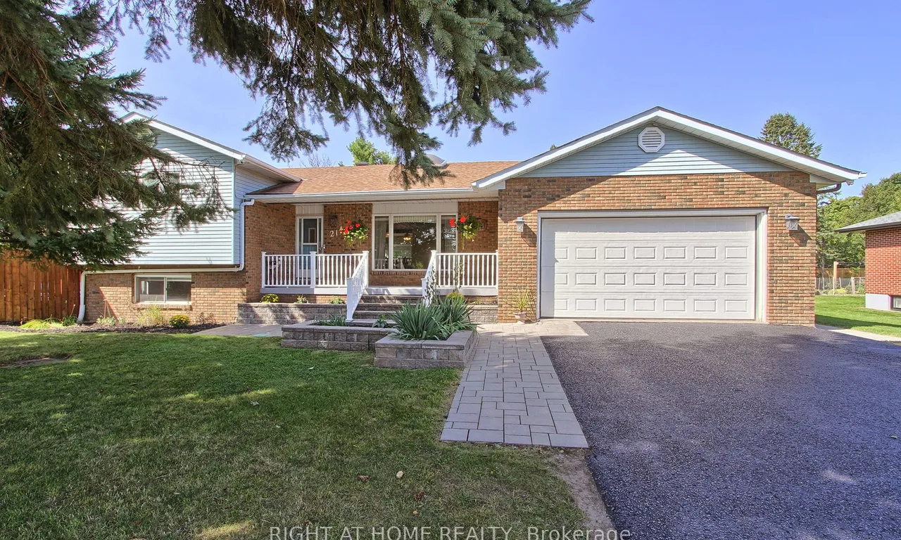 214 Glenn Ave, Innisfil, ON L9S 1C4