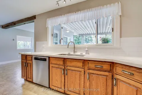 214 Glenn Ave, Innisfil, ON L9S 1C4