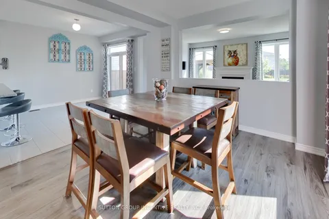 24 Sasco Way, Essa, ON L0M 1B4