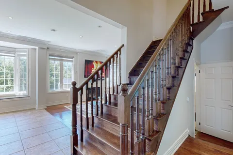 6 Dietzman Crt, Richmond Hill, ON L4E 4X6