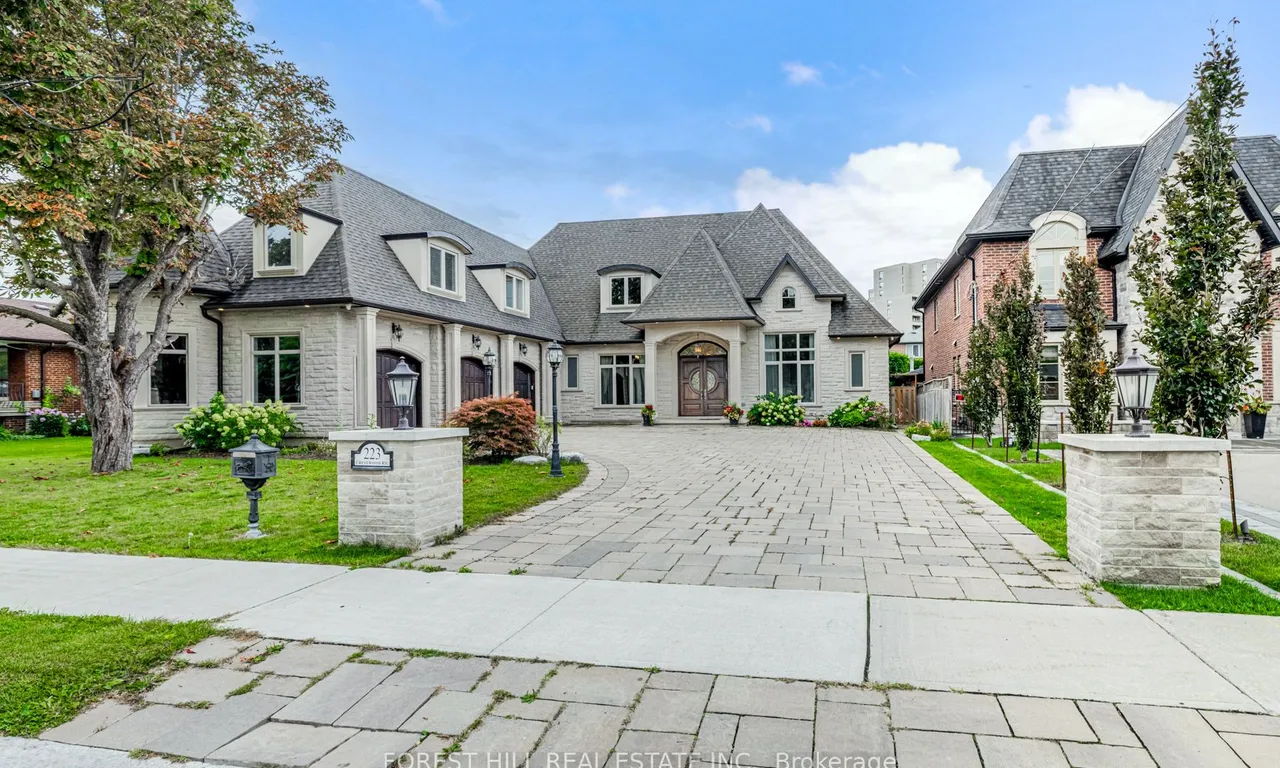 223 Crestwood Rd, Vaughan, ON L4J 1A8