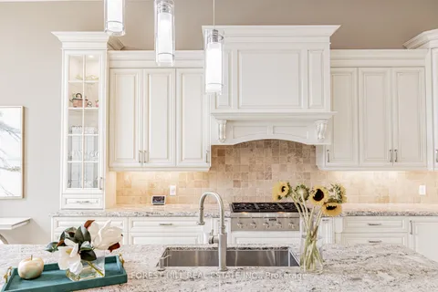 223 Crestwood Rd, Vaughan, ON L4J 1A8