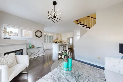 4 Hunters Corners, Markham, ON L6C 2M2