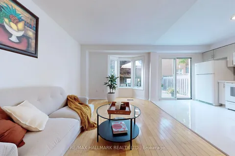 379 Pinnacle Tr, Aurora, ON L4G 7G3