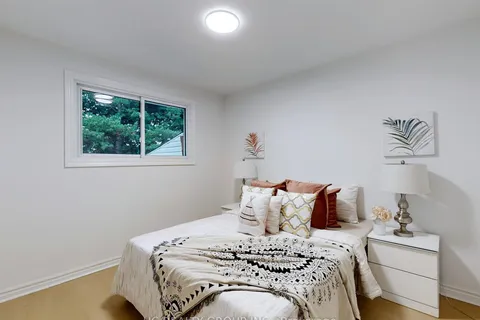 26 Algonquin Cres, Aurora, ON L4G 3E5