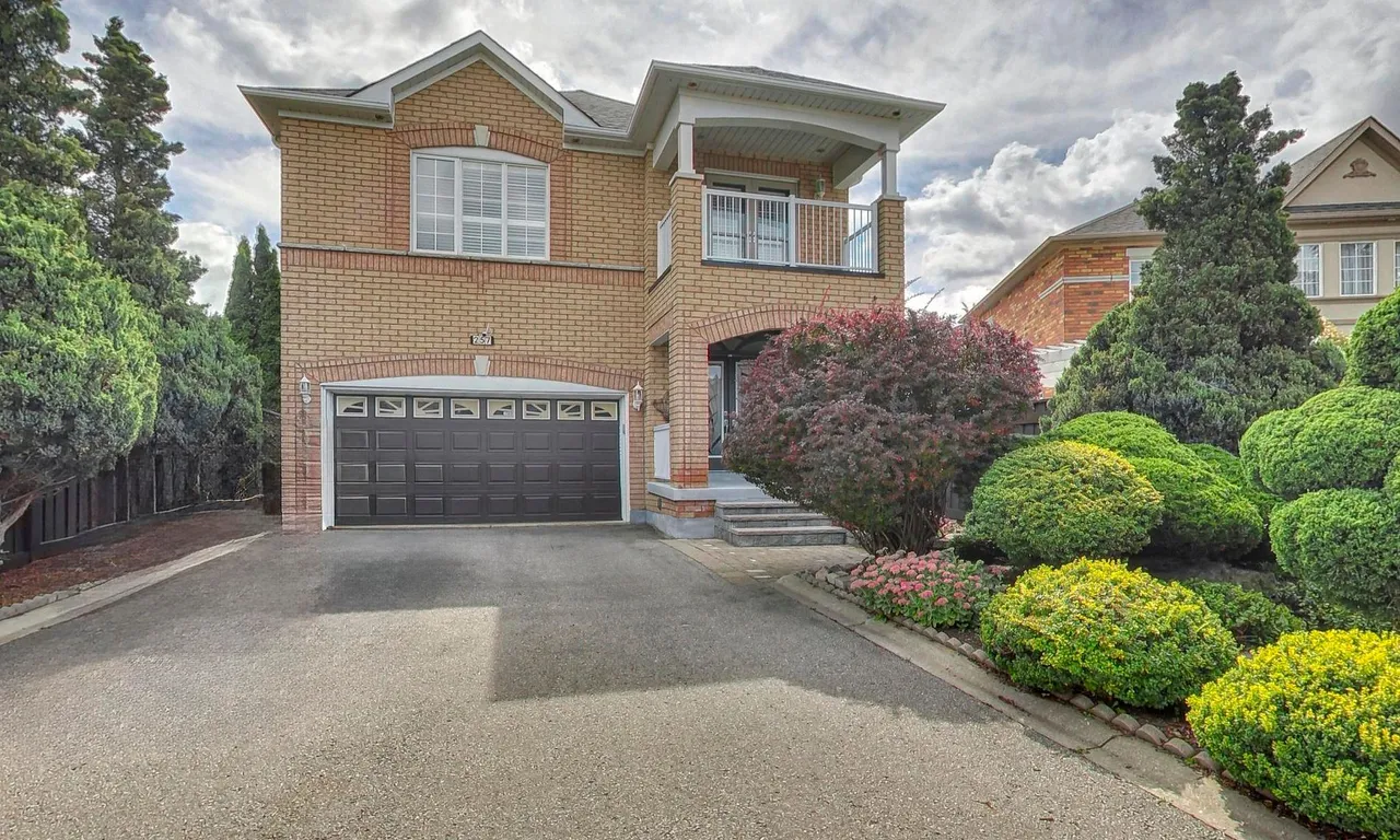 257 America Ave, Vaughan, ON L6A 3H1