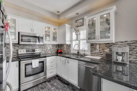 257 America Ave, Vaughan, ON L6A 3H1