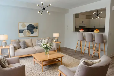 110 Grew Blvd, Georgina, ON L0E 1L0