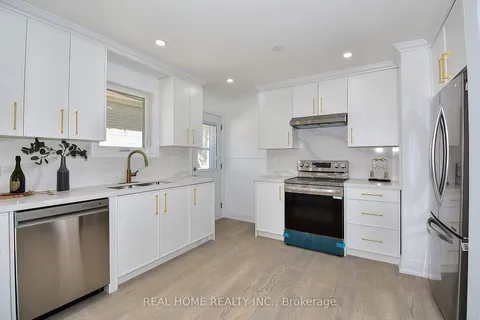 51 Gladman Ave, Newmarket, ON L3Y 1W4