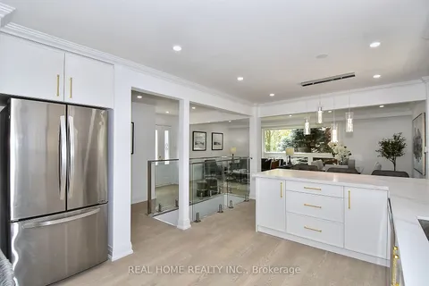 51 Gladman Ave, Newmarket, ON L3Y 1W4