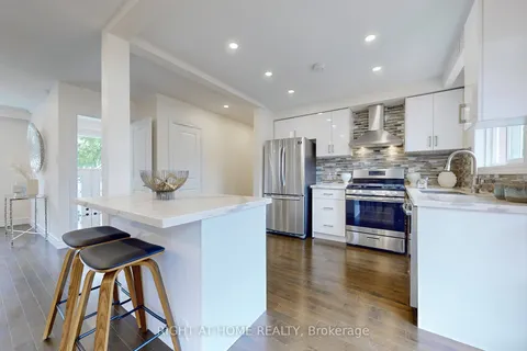 41 Aurora Heights Dr, Aurora, ON L4G 2W6