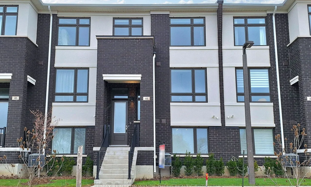 44 James Noble Lane, Richmond Hill, ON L4C 5S7