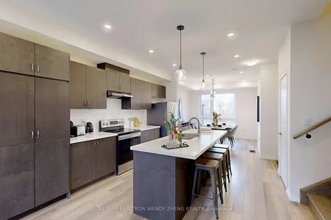 44 James Noble Lane, Richmond Hill, ON L4C 5S7