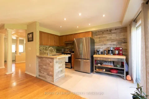 34 Long Point Dr, Richmond Hill, ON L4E 3W8