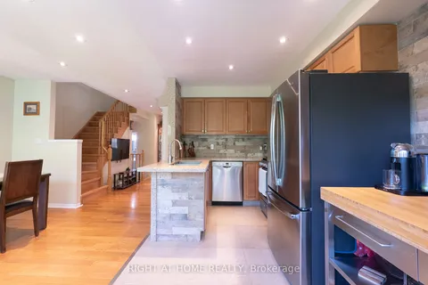 34 Long Point Dr, Richmond Hill, ON L4E 3W8