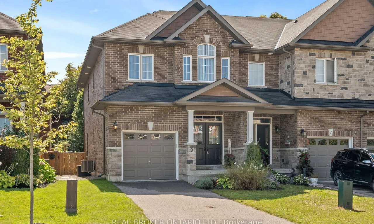 9 Michael Cummings Crt, Uxbridge, ON L9P 0E6