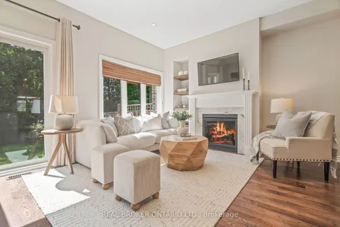 9 Michael Cummings Crt, Uxbridge, ON L9P 0E6