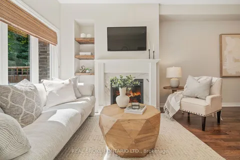 9 Michael Cummings Crt, Uxbridge, ON L9P 0E6