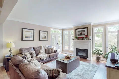 132 King St, Uxbridge, ON L9P 1B1