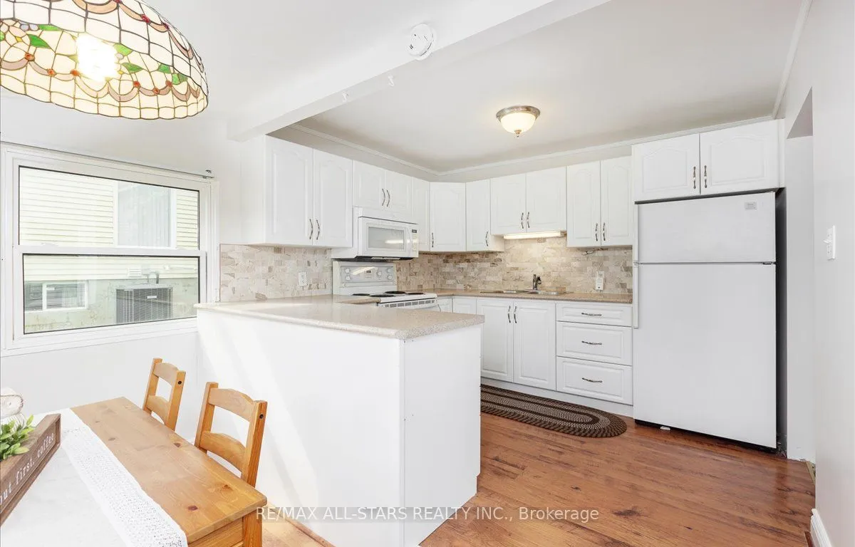 7 Georgette St, Georgina, ON L4P 1L2