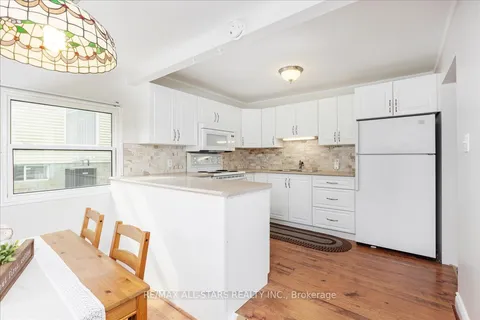 7 Georgette St, Georgina, ON L4P 1L2