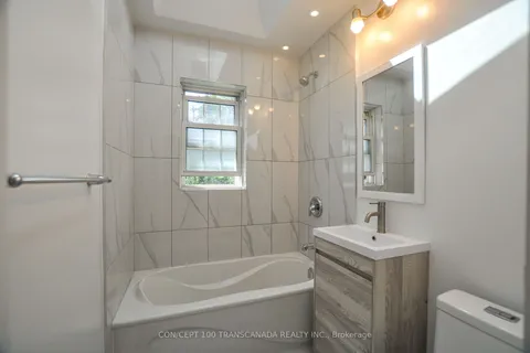 1010 Elgin St, Newmarket, ON L3Y 3C1