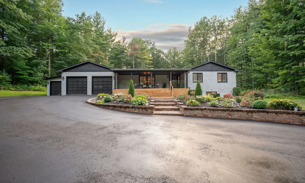 32 Woodland Heights Dr, Adjala-Tosorontio, ON L0M 1J0