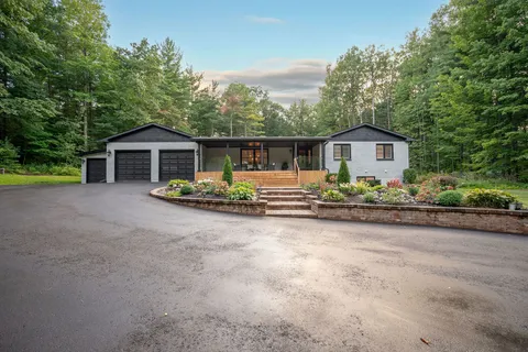 32 Woodland Heights Dr, Adjala-Tosorontio, ON L0M 1J0