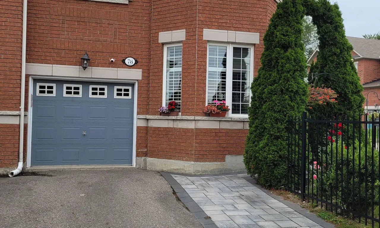 8 Townwood Dr, Richmond Hill, ON L4E 4Y3