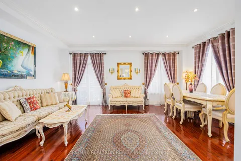 8 Townwood Dr, Richmond Hill, ON L4E 4Y3