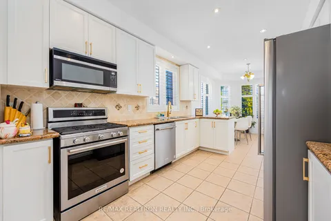 8 Townwood Dr, Richmond Hill, ON L4E 4Y3